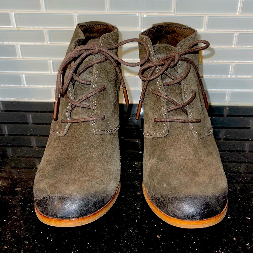 Tom’s lace up green suede heels